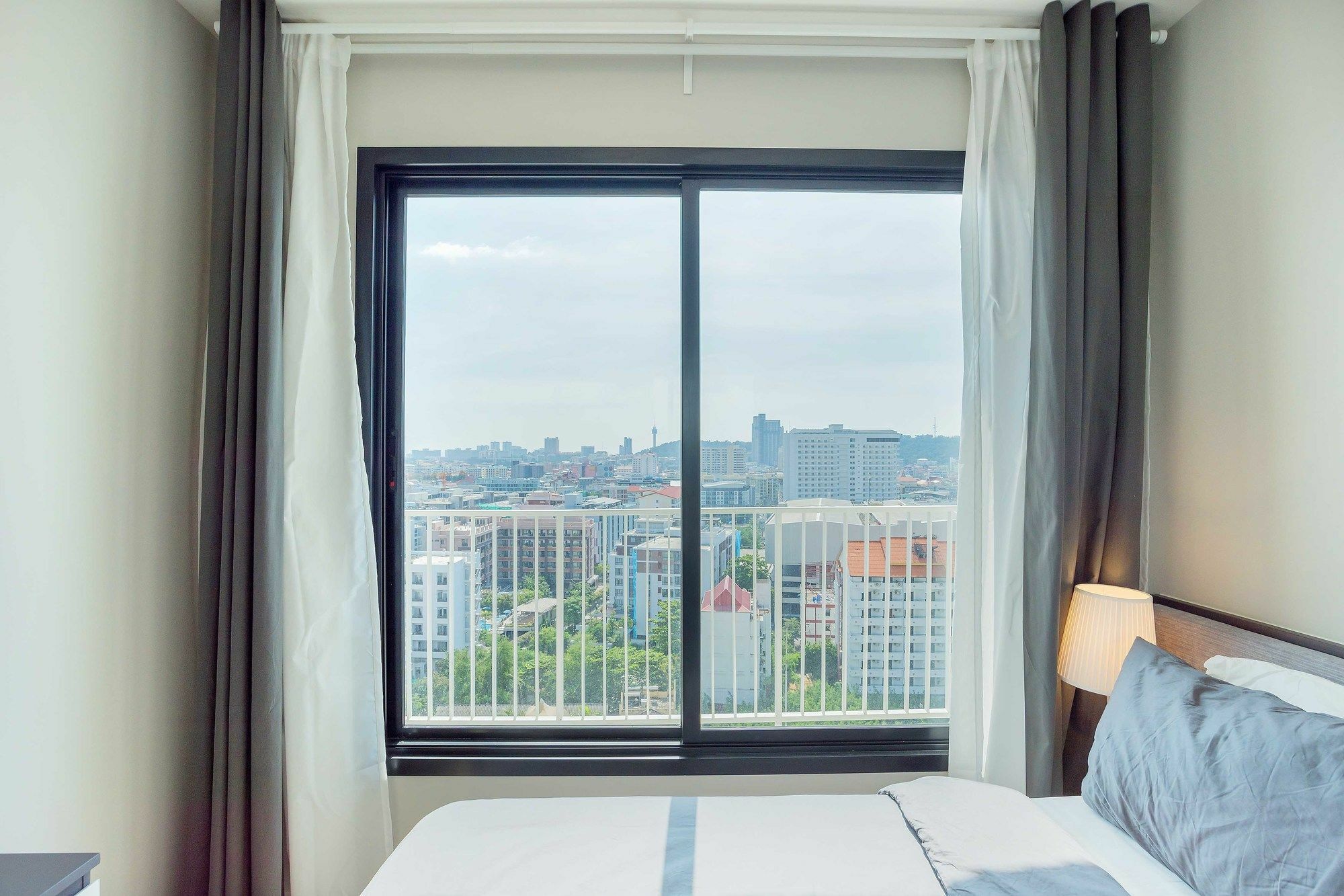 Favstay - The Base Central Pattaya Exteriör bild