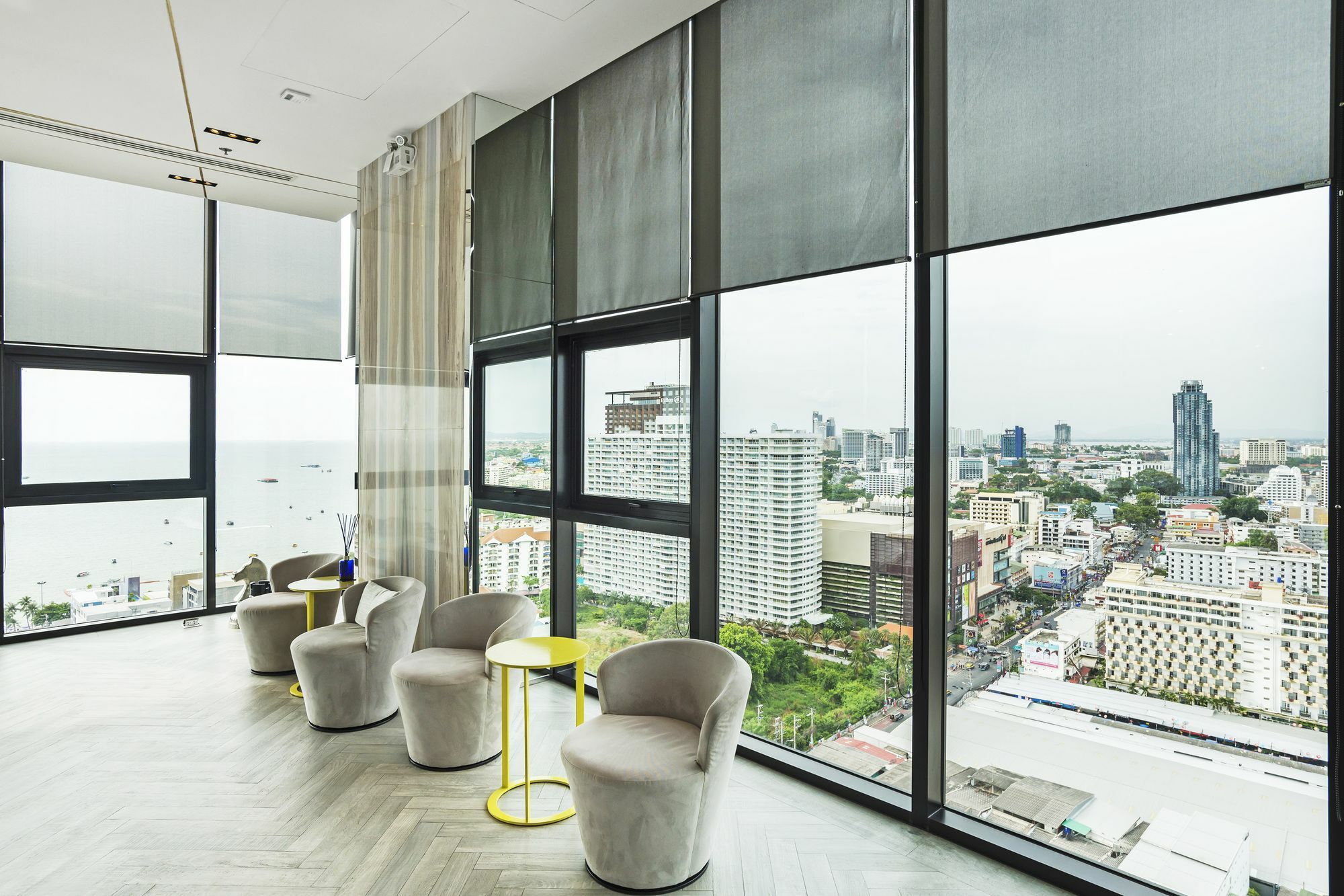 Favstay - The Base Central Pattaya Exteriör bild