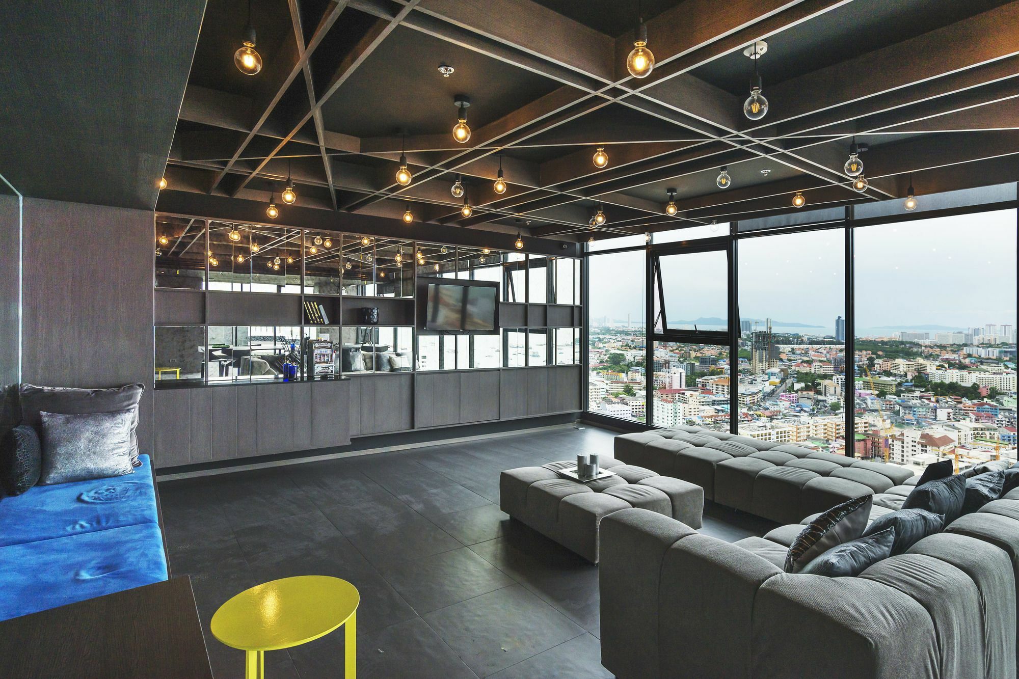 Favstay - The Base Central Pattaya Exteriör bild