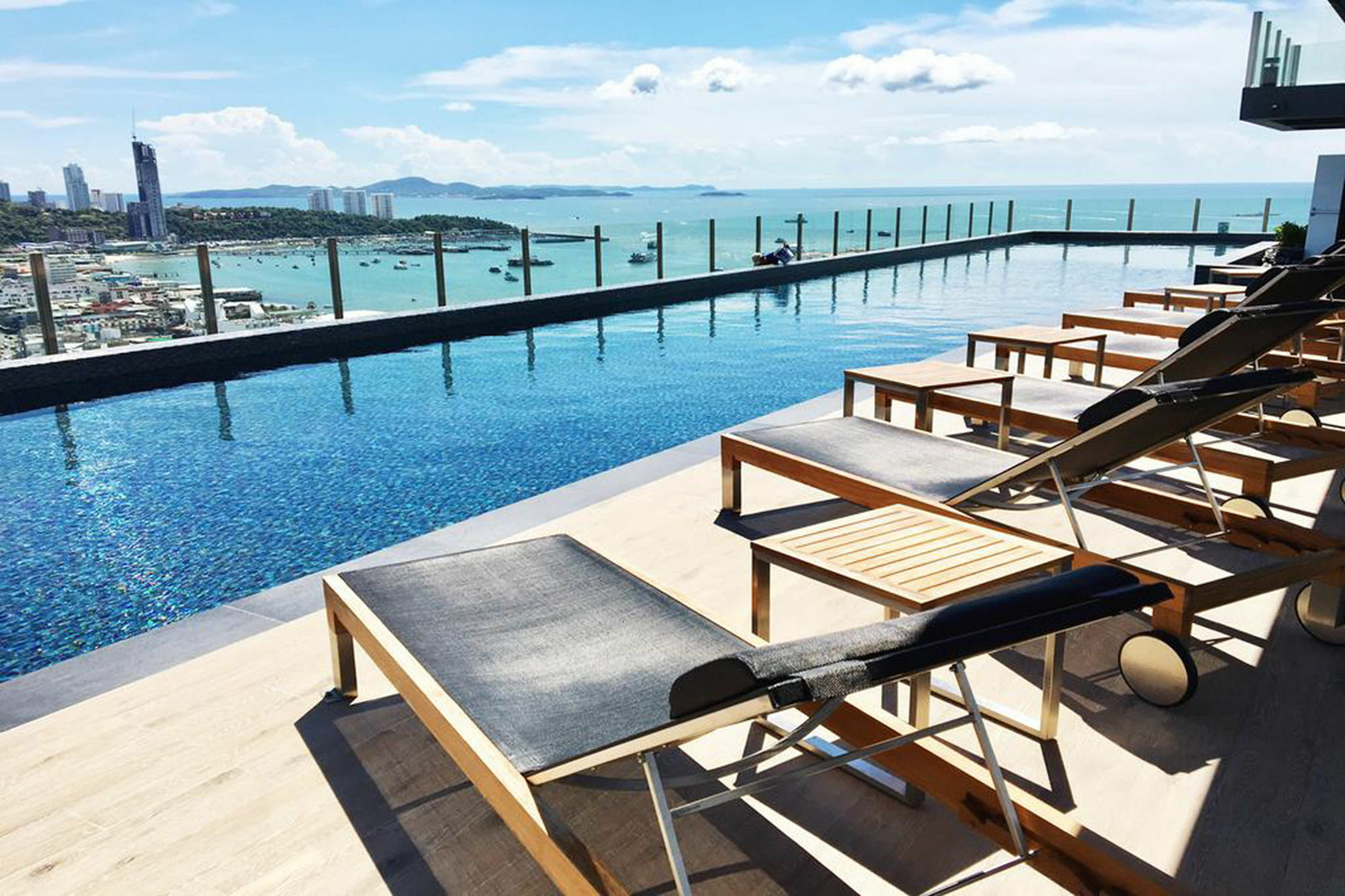 Favstay - The Base Central Pattaya Exteriör bild