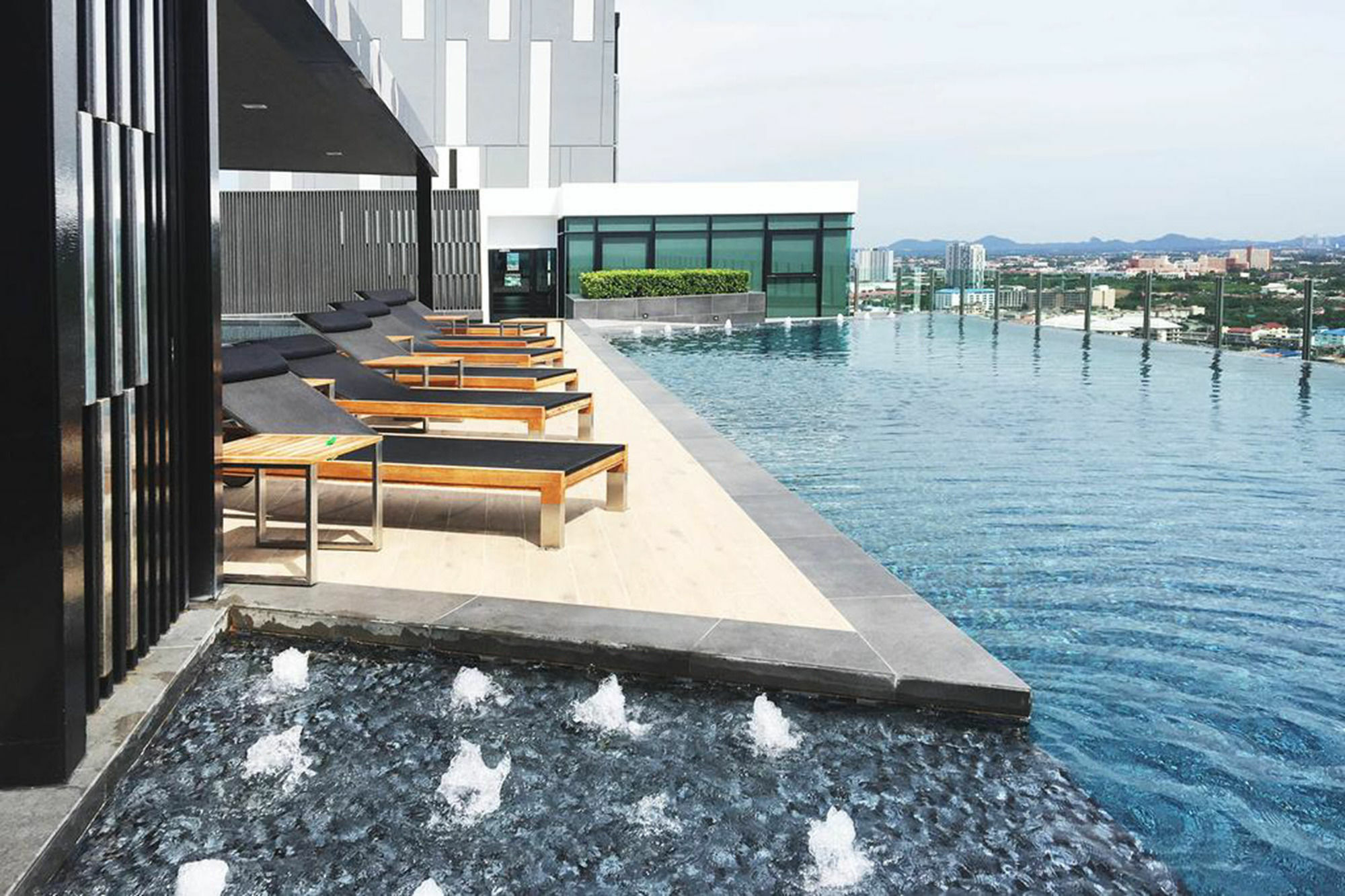 Favstay - The Base Central Pattaya Exteriör bild